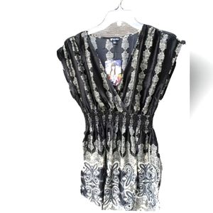 NWT 🖤Lilly White Black/Cream🌓 Gathered Waist Tunic Polyester